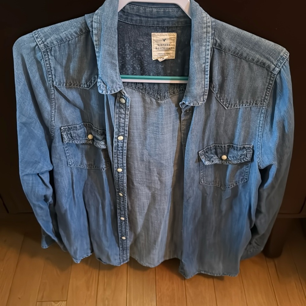 American Eagle Long Sleeve Blue Jean look alike button down